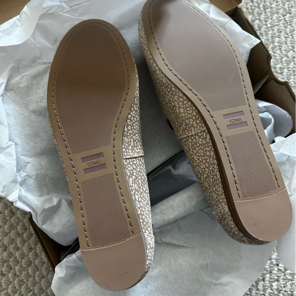 TOMS Darcy Slip-On Loafer Flats - Picture 8 of 10